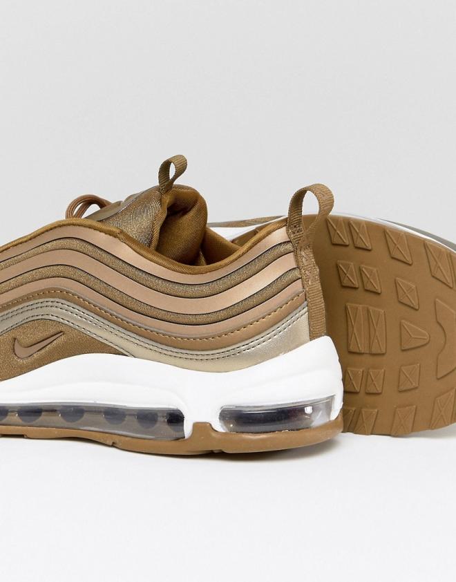 basket nike doré